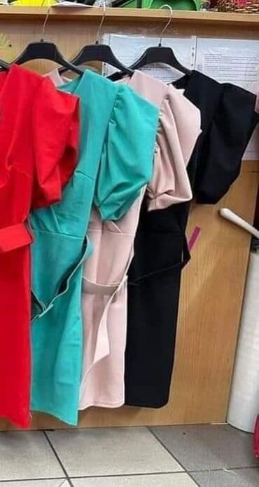 sinsay roze haljina: Akcijaaaa
Dostupno I u roze boji 
1700 din — 2