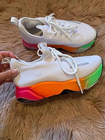 Balenciaga patike snizene. Akcija preudobne 2000 din na lalafo.rs Balenciaga patike snizene. Akcija preudobne 2000 din