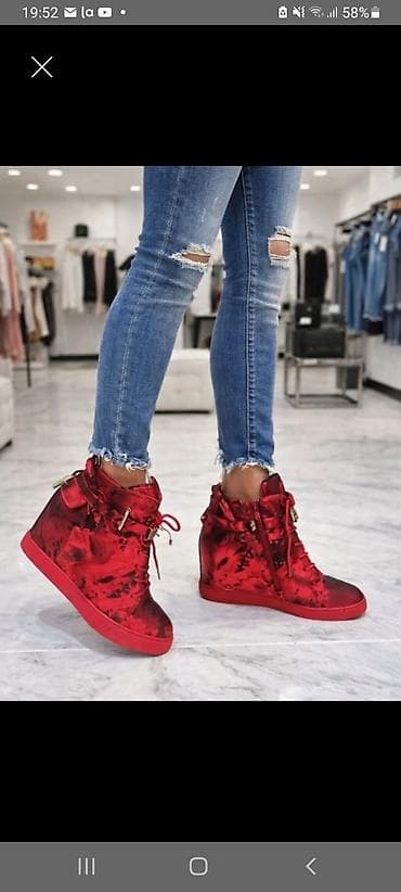 Crvene ženske patike/gležnjače sa skrivenom punom petom. - Materijal