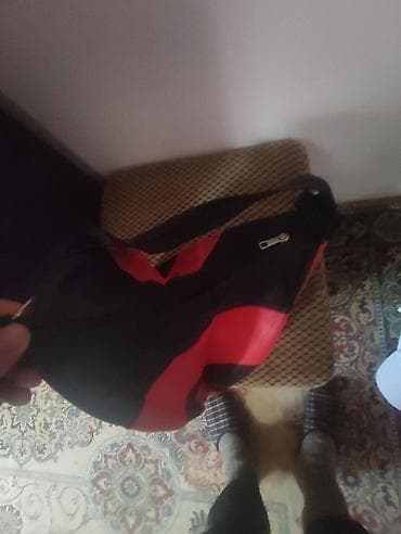 ranac sa imenom: Crveno-crna zenska torba/ruksak/ranac sa jednom naramenicom (sling) KO — 2