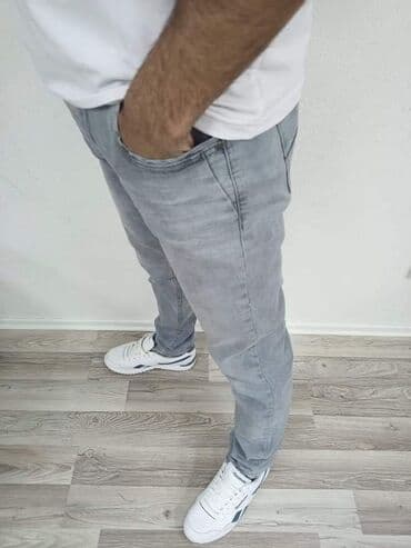 brojevi farmerki: Cena 3100 dinara Brojevi 31 32 33 34 36 38 40 Mogućnost zamene — 2