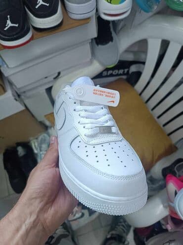 a klasa patika: Nike, 37 — 1