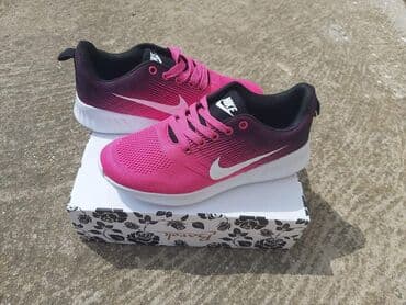 nike just do it: Pink-crne Nike patike, lagane su bas kao da nemate nista na nozi — 4