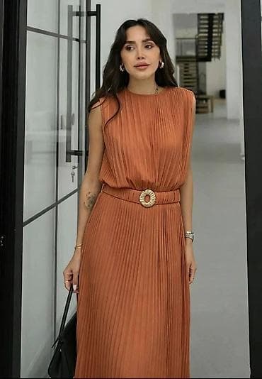 kraljevsko plave haljine: Plisirana duga haljina bez rukava sa kaišem. - Elegantna maxi haljina — 2