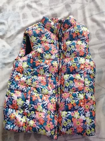 Šortsevi: Prsluci i jaknice za devojcice kao novo — 2