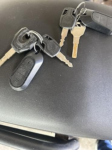 Motocikli i skuteri: Električni skuter ICON Hunter 14 - Crna boja, moderan ugaoni dizajn — 6