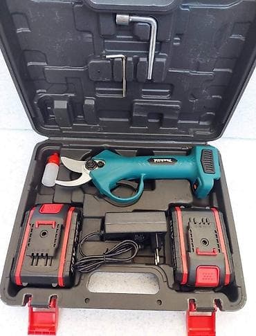 Makita Aku makaze za secenje i orevizanje 88V dve baterije 7900 din