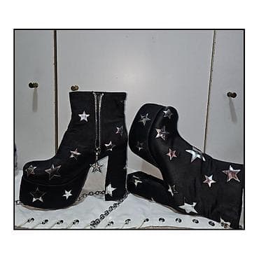 Nove crne platforme/čizme na debelu potpeticu sa srebrnim zvezdicama