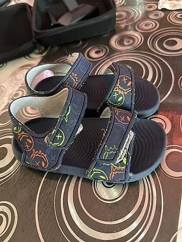 Dečije sandale – tamnoplave sa šarama - Veličina: približno za mlađu