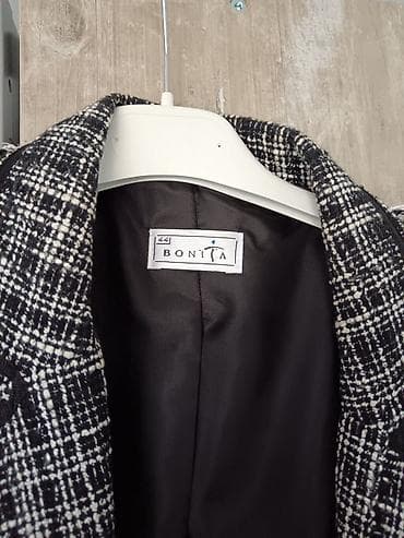 Ženski blejzer BONITA, veličina 44. Obucen jednom - Tkanje: crno-beli