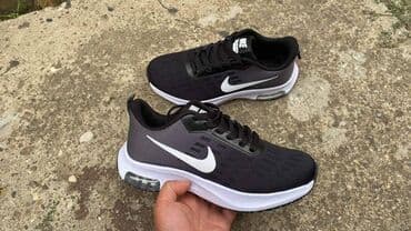 bele patike i odelo: Patike — 3