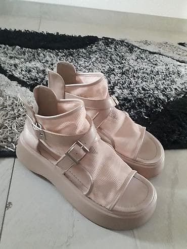 Ženske sandale sa platformom u puder‑roze boji. rajfeslus ne radi baš na lalafo.rs Ženske sandale sa platformom u puder‑roze boji. rajfeslus ne radi baš