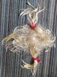 max naocare za sunce: Prodajem svetloplavu perikudugačkusa crvenim mašnicama . Nema — 11