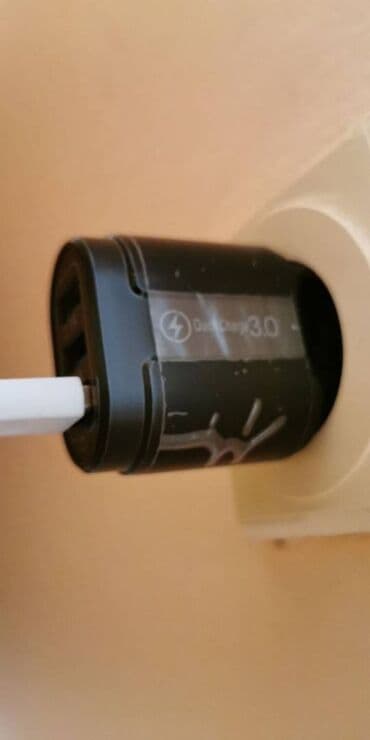 bluetooth daljinski za slikanje: Povoljno Punjac za punjenje vasih telefona, tableta sa tri prikljucka — 1