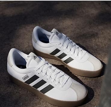 muške cipele veliki brojevi: Adidas patike – bele sa crnim prugama i gumiranim đonom u braon tonu — 4