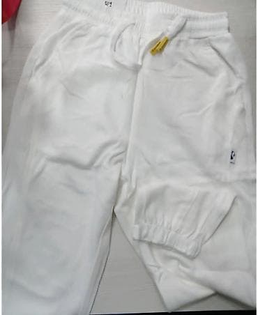 luna tunike i bluze: Trenerke kraci model do pola lista
Vel L i XL
komad 1500din — 2