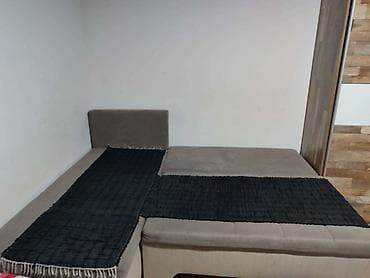 stolovi 2 u 1: Na prodaju dve ugaone garniture manja je 200*150 veca 250*180 i ima — 2