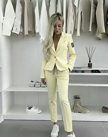 jacquemus torbe cena: Komplet
Cena 3900
Uni vel.
V33 — 2