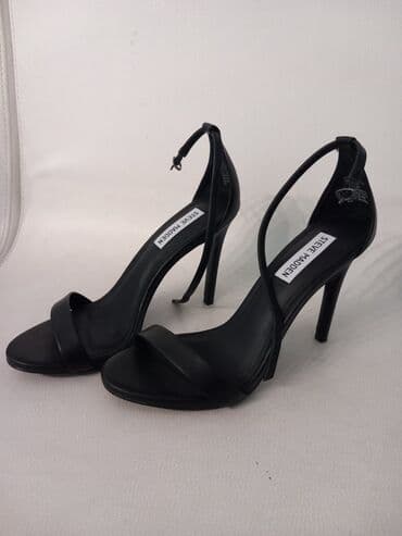 c a papuce: Sandals, Steve Madden, 38 — 3