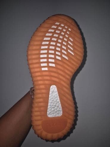 boost patike: Yezzy 
Urezan boost u djonu
36-48
3.800 din — 8