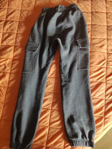 Pantalone: Sive trenerka – cargo donji deo, futrovane. - Model: muške/uni cargo — 2