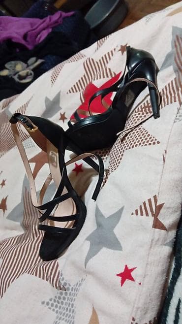 elegantne haljine za svadbu: Crne ženske sandale na visoku potpeticu - Elegantne crne sandale sa — 2