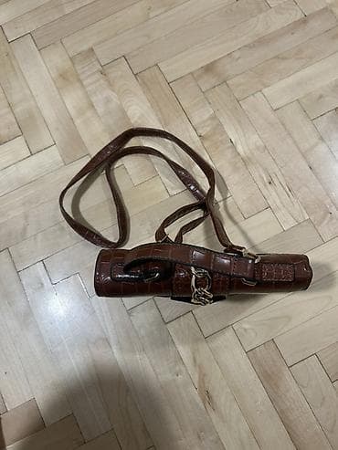 kožne ručke za torbe: Elegantna braon torbica sa krokodil teksturom - Materijal: veštačka — 3