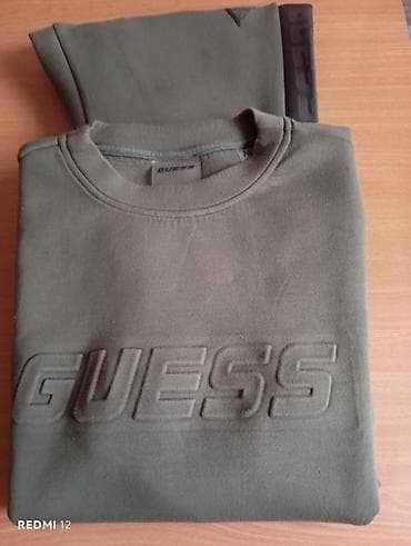 GUESS komplet trenerke – dukserica i donji deo u maslinasto zelenoj