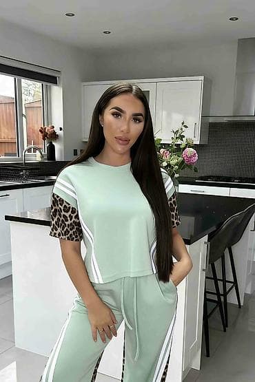 Skirts: Komplet
Cena 2800
Uni vel.
V22 — 1