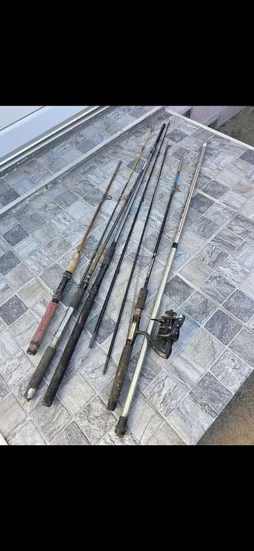 Sweatpants: Komplet ribolovačke opreme – više štapova i pribora - Više — 1