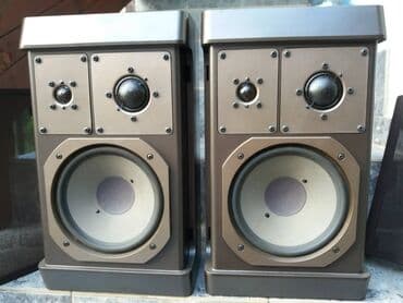 Foto i video kamere: Grundig M 600 bas 17,5cm; srednji 11x11cm; visoki 11x8cm 50-75w/4 oma; — 1