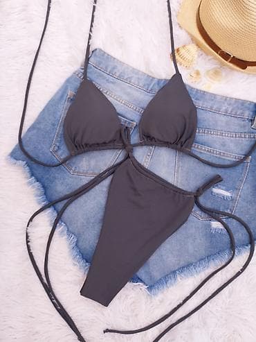 Dvodijelni bikini set – tamnosiva boja Gornji deo kupaceg ima otvor