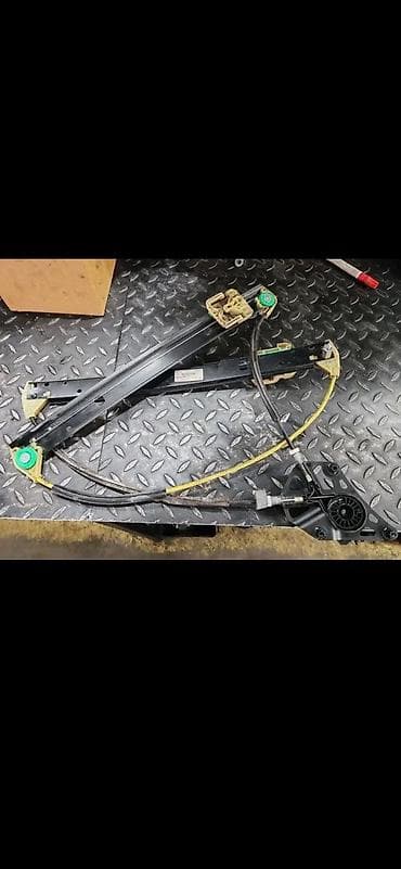 rosule ili rolsue: AUDI Q3 DELOVI PODIZAC STAKLA PREDNJIN8U0837462 | Audi a1  a3 a4 a5 — 2