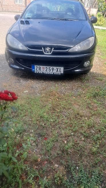peda gp 50: Peugeot 206 CC kabriolet, crna boja. Tvrdi sklopivi krov — 2