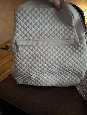 Bele ženske ranac-torba sa prošivenim dezenom Nov i original moguce