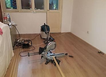 Reklamiranje, štampanje: Postavljanje laminata, vinil ploča sa profesionalnom opremom. Cena — 4