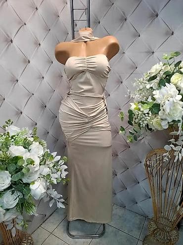 Elegantna duga haljina bez bretela sa drapiranim detaljima - Kroj