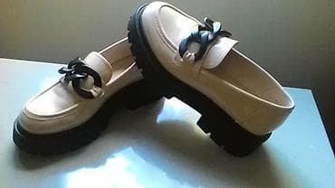 Mokasine: Jednom obuvene i vraćene u kutiju, ne odgovara broj.Dužina ug 23cm — 1