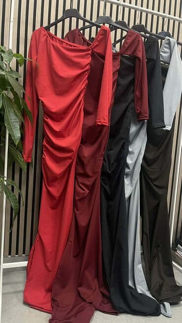 Donji delovi trenerke: 2200💋🌀
Wi — 2