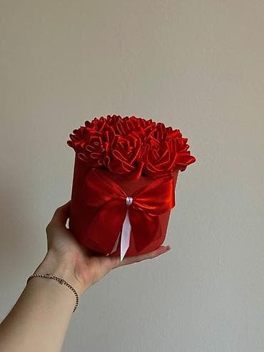 materijal za vez: Aranžman ruža od satenskih traka u dekorativnoj kutiji - Elegantni — 4