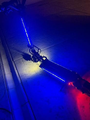 mikrofon: Električni trotinet Dualtron sa RGB osvetljenjem orednja guma izduvala — 2