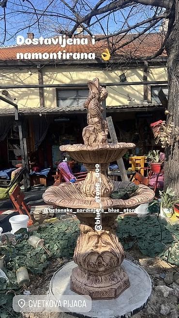 Betonska baštenska fontana sa dvostrukim nivoima i skulpturom ribe na