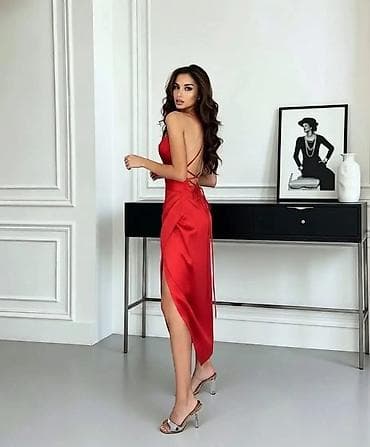 Haljine: Saten haljina na bretele – elegantan slip model - Materijal: glatki — 2