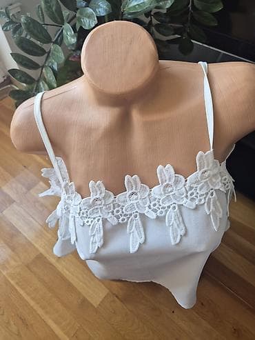 Men's Clothing: Bela ženska bluza/top na tanke bretele sa romantičnom čipkom. - — 2