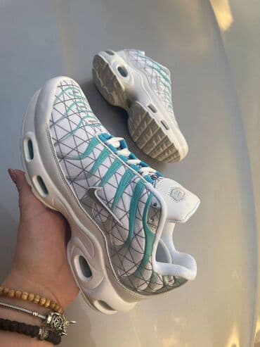 čizmice za zimu: Nike air max tn patike 

Novo
Brojevi 36 do 46

fb Moja Kupovina 1 — 8