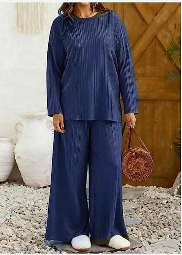 Haljine: Kompleti
Cena 2600
Uni vel.
V20 — 2