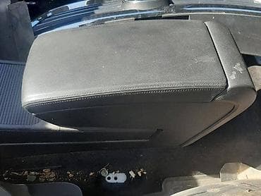 NASLON ZA RUKE ZA VOLKSWAGEN PASSAT B6 | Naslon za ruku za Passata na lalafo.rs NASLON ZA RUKE ZA VOLKSWAGEN PASSAT B6 | Naslon za ruku za Passata