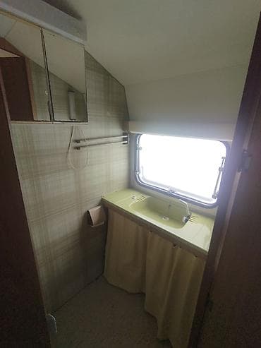 polovne kamp prikolice do 500 evra: Turistička kamp prikolica – retro enterijer sa dnevnim boravkom i — 10