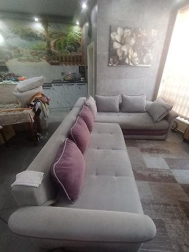 plasticne stolice sa alu nogama: Garnitura dimenzije 300x225. Trosed je duzine 180cm. Sa jastucima kao — 2
