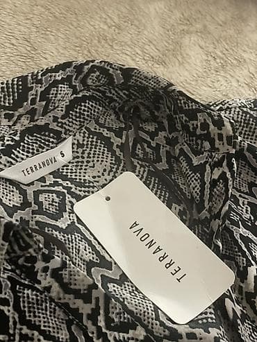 pull and bear torbe: Terranova ženska košulja – model sa zmijskim (snake) printom - Brend — 2